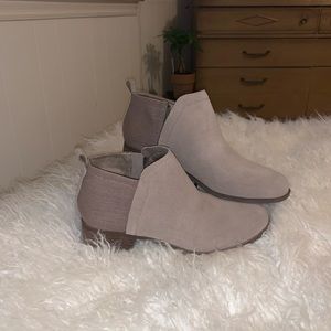 TOMS Deia Suede Ankle Bootie Size 8.5